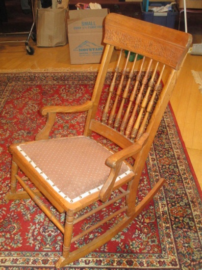 Vintage Wood Rocking Chair - 22x34x40 -> Will not be Shipped! <- con 500