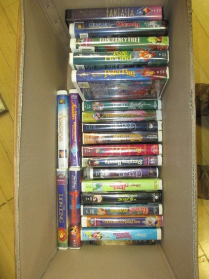 Large Lot of children VHS tapes con 597