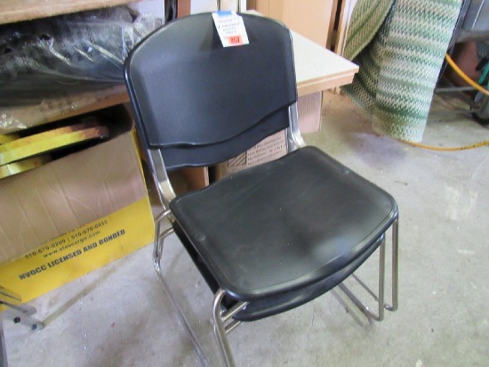 2 Stacking Chairs con 372