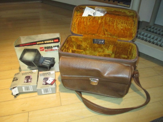 Camera Bag with Contents con 583