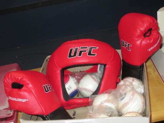 UFC 6oz Gloves and Headset w/7 Baseballs con 317