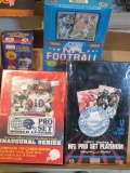 Lot of unopened Sports Cards con 346