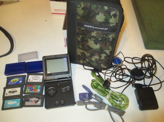 Nintendo Gameboy Advance SP w/6 games and more con 305