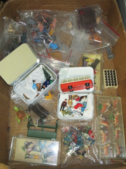 Lot of Minature Figurines con 757