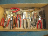 Lot of Misc Pliers con 595