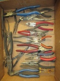 Lot of Needle Nose Pliers and Dikes con 595