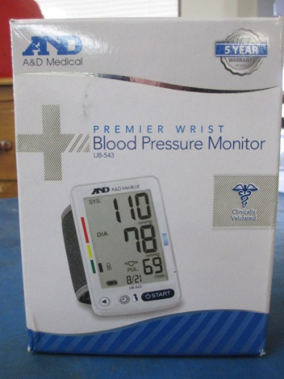 Premier Wrist Blood Pressure Monitor - con 576