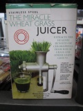 The Miracle Wheat Grass Juicer -> Will not be Shipped! <- con 608