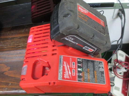 Milwaukee 18v Charger and Battery - con 317