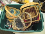 Large Tote of Baskets, Dolls and more -> Will not be Shipped! <- con 454