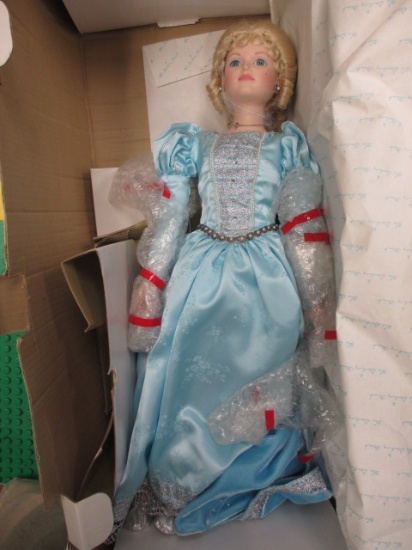 Cinderella Fairy Godmother Doll in Box - con 123