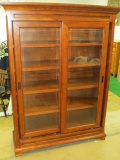 Book Shelf with Sliding Glass Doors - 69x52x19 -> Will not be Shipped! <- con 626