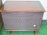 Old SilverTone Speaker Cabinet - 25x29x18 -> Will not be Shipped! <- con 505