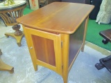 Three Assorted End Tables - Largest 24x26x19 -> Will not be Shipped! <- con 621