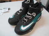 Ken Griffey Jr Commemorative Nike - Size 13 - con 613