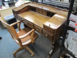 Vintage Spinet Desk with Chair - 38x54x24 -> Will not be Shipped! <- con 317