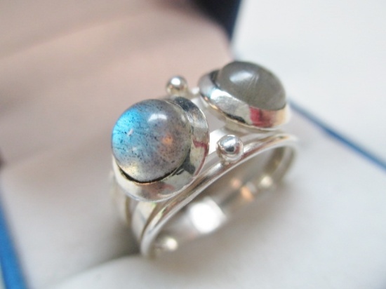 .925 Silver Ring - Size 8.5 - con 3
