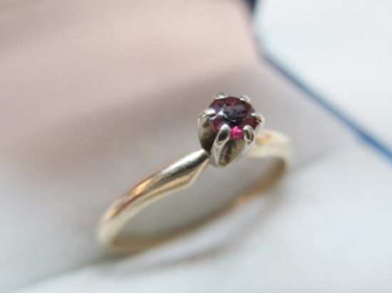 14K Gold Ring with Ruby - Size 6 - con 3