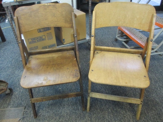 Two Vintage Wooden Folding Chairs -> Will not be Shipped! <- con 943
