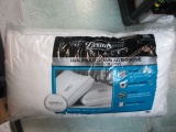 Two New King Luxurious Down Beautyrest Pillows -> Will not be Shipped! <- con 576