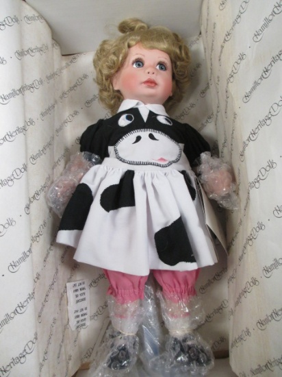 Heritage Dolls Becky Porcelain Doll 13 inches tall new con 637