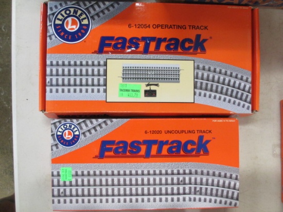 2 New Lionel Fastrack Pieces Operating Track and Uncoupling Track con 317