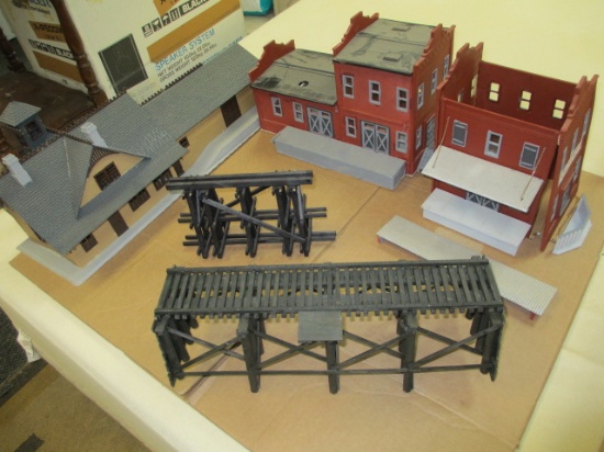 Train Set up Buildings and Tressel Will Not Be Shipped con 317