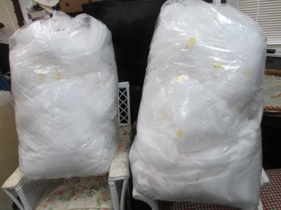 2 Large Bags of Foam and bubble wrap con 561