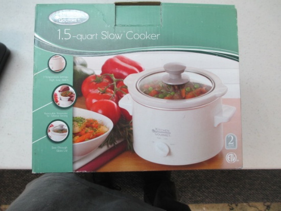 New in Box 1.5 Quart Slow Cooker con 634