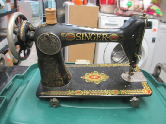 Singer Sewing Machine - Will not be shipped - con 651