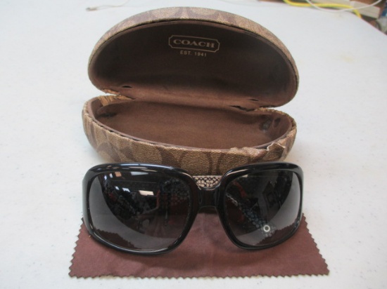 Coach Sunglasses with Case and Lint Cloth - con 653