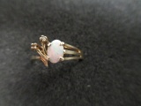 14K Gold Ring with Opal and Diamond - Size 5 - con 668
