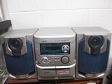 AIWA Bookshelf Stereo System - Tested - Will not be shipped - con 757
