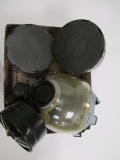 Us Gas Mask and 2 Extra Cannisters - Will not be shipped - con 317