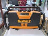 DeWalt DW911 18v Worksite Radio/Charger - works - Will not be shipped - con 305