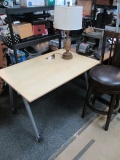 Desk on Wheels with lamp and Stool Will Not Be Shipped con 576