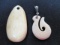 Two Bone Necklace Charms con 686