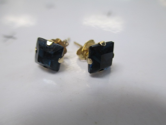 14k Gold Stud Earrings - con 668