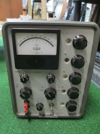 Differential Voltmeter Model 821A - Will not be shipped - con 12