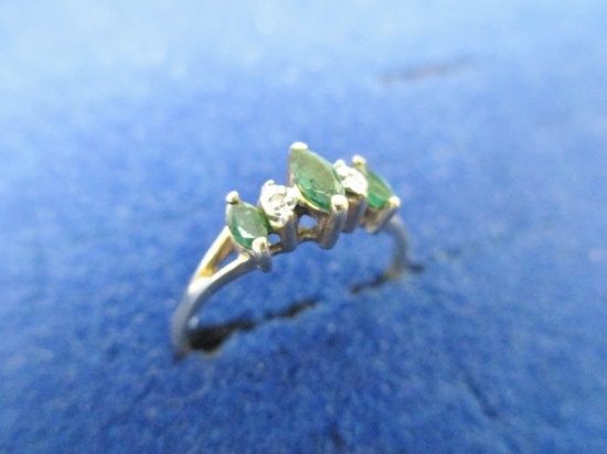 10k Gold Diamond and Emerald Ring - Size 8 - con 672