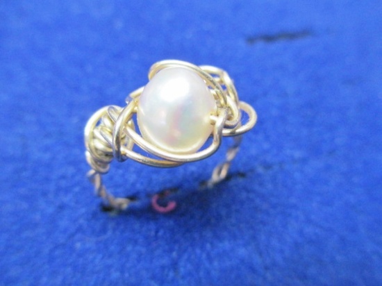 Gold Wire and Pearl Ring - Size 6 - con 672