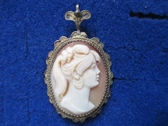 Vintage Cameo Brooch - con 748