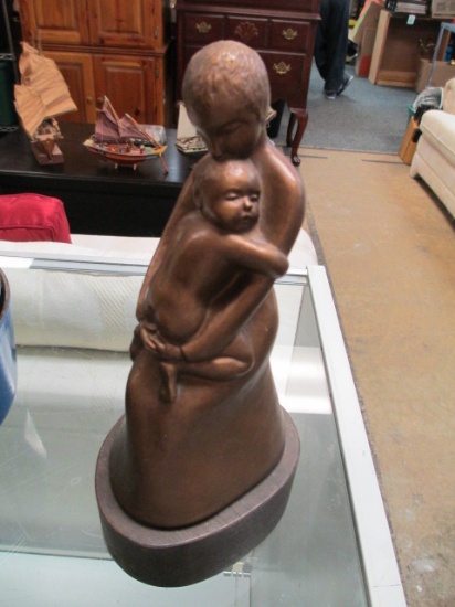 Mother Hold Child Statue - 10" - Will not be shipped - con 748