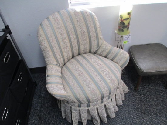 Upholstered Chair - Like New - Will not be shipped - con 750