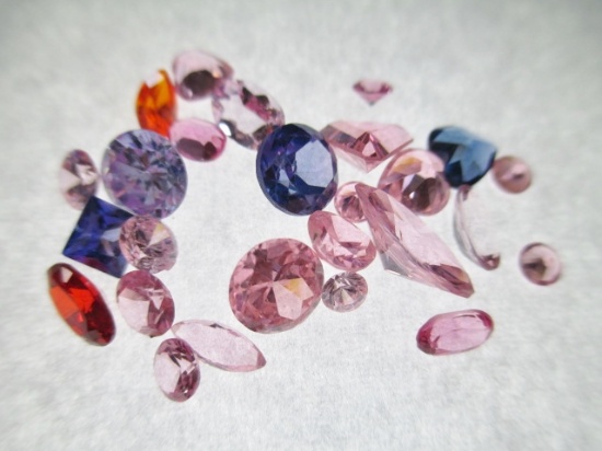 17 cttw - Colored CZ's Faceted Gemstones - from Pawn - con 583