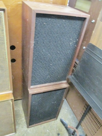 Pair of Unmarked Vintage Speakers - 14.75x24x12.25 - Will not be shipped -con 476