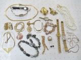 Large Lot of Assorted Jewelry - con 1