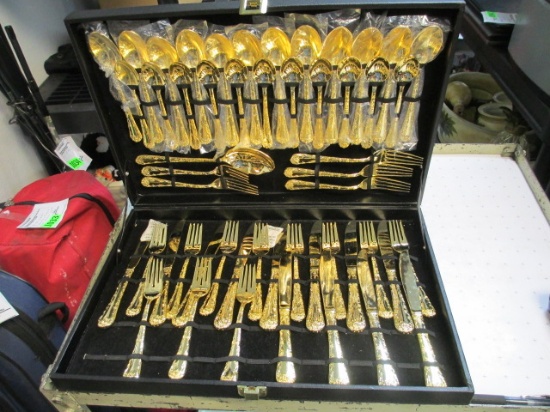 52 pcs WM Rogers and Son Gold Plated Silverware with Case - New - con 699