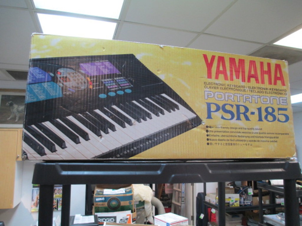 Yamaha PSR-185 Electric Piano - con 757 | Estate & Personal Property  Personal Property | Online Auctions | Proxibid