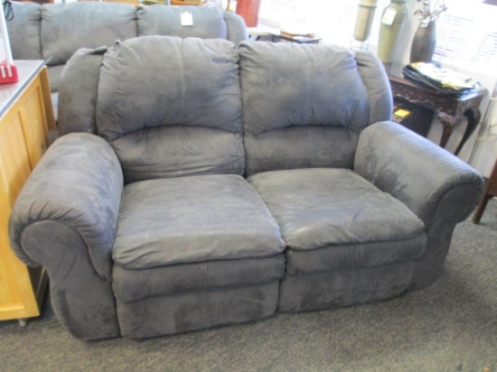 Double Recliner Love Seat - Will not be shipped - con 476